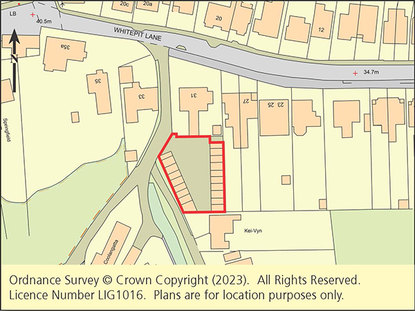Lot: 83 - FREEHOLD BLOCK OF 19 GARAGES -